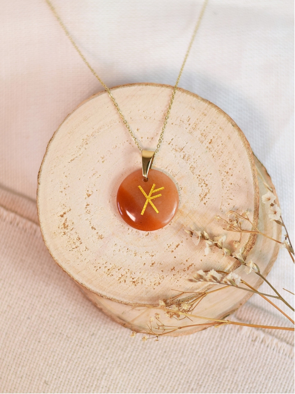Collier Talisman runique avec la rune liée Abondance Omsaé