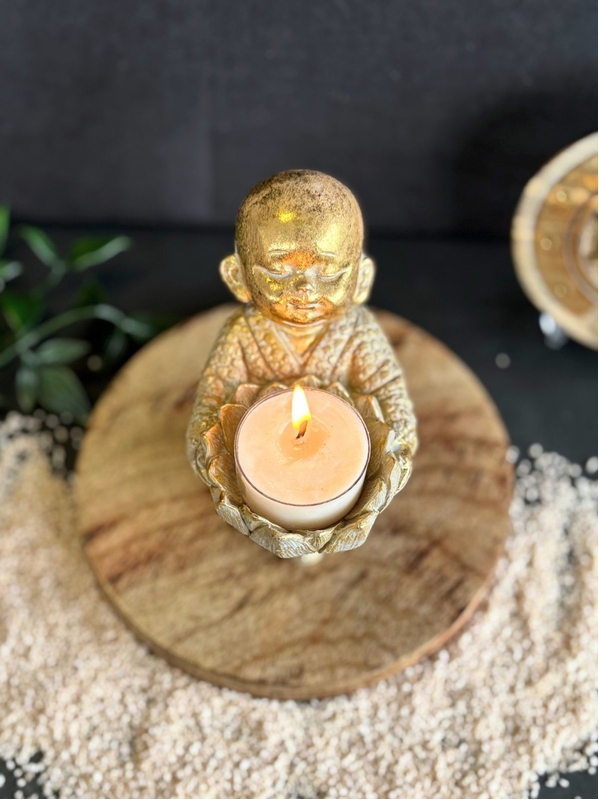 Porte-bougie Moine en Lotus 12,5 cm en Résine - Doré